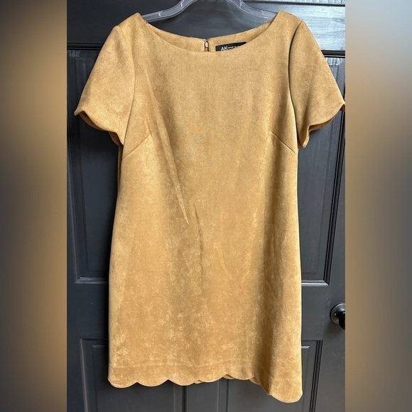Anne Klein Dresses & Skirts - Anne Klein Short Sleeve Dress Med Brown Scalloped Hem & Sleeves Women’s Size L